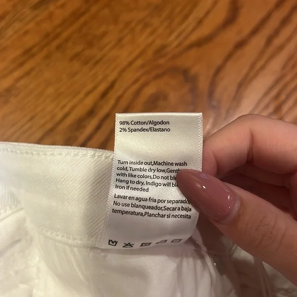 NWT Risen Jeans Woman’s White High Rise Distressed Mid Thigh Jean Shorts Size M